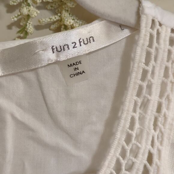 Fun 2 fun white lace top size large - Picture 2 of 5